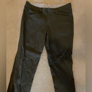 Mountain Hardwear Womens
Hiking Outdoor Pants Olive Green
Size 10 31 Inseam GUC